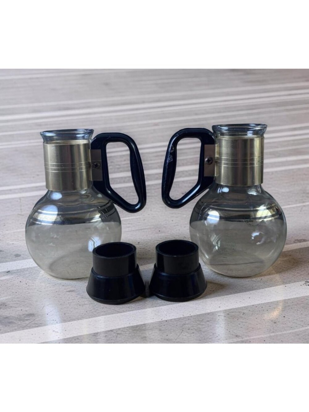 Vintage Pyrex Mid-Century Modern Glass Carafes With Black Handles & Lids Gold Ba - Picture 2 of 4